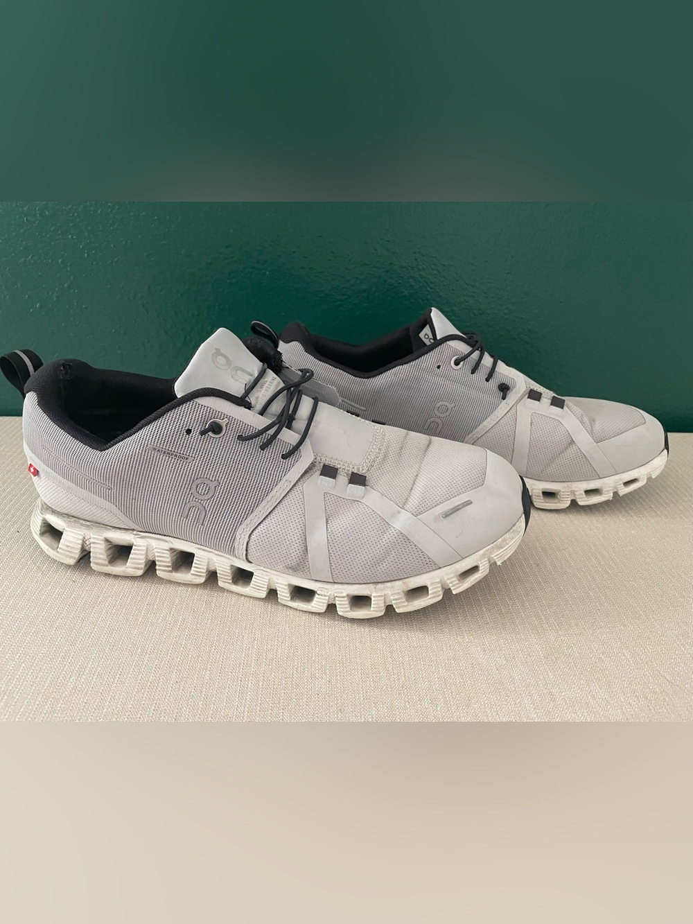 On Cloud 5 Waterproof Running Shoes Sneakers Mens 10 Glacier Gray/White